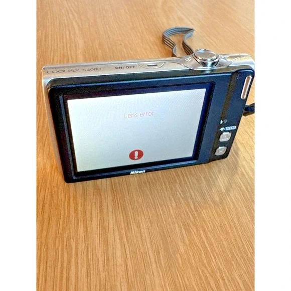 Nikon COOLPIX S4000 12.0 MP Digital Camera Silver 4x Zoom Charger Tested Battery